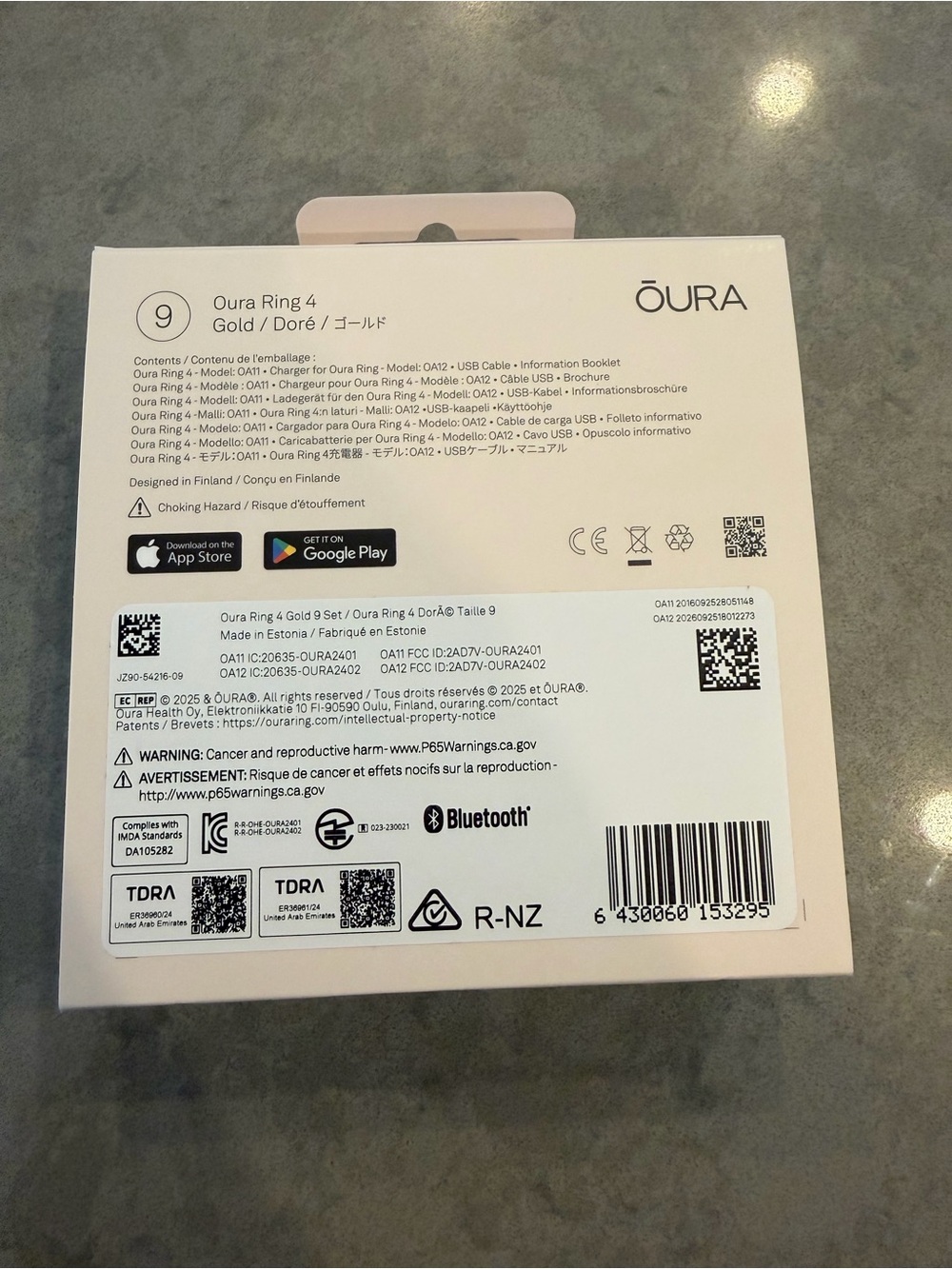 Oura Ring 4 Gold Exterior with Silver Interior - Picture 2 of 5